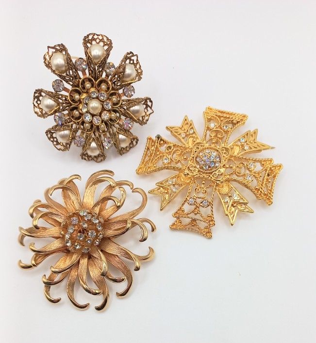 BROOCHES Jewelry Barclay KJL Kenneth Jay Lane