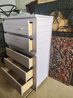 Dresser in very good condition PICK UP Only