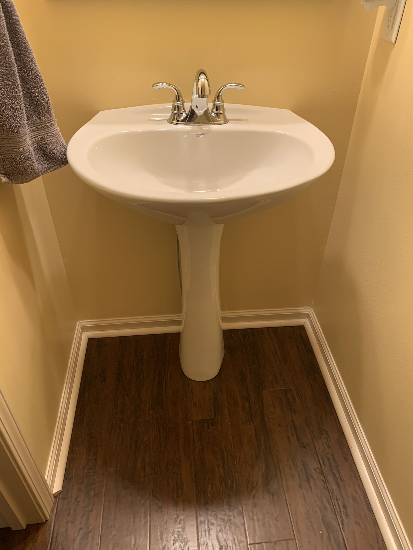 Used Pedistal Sink