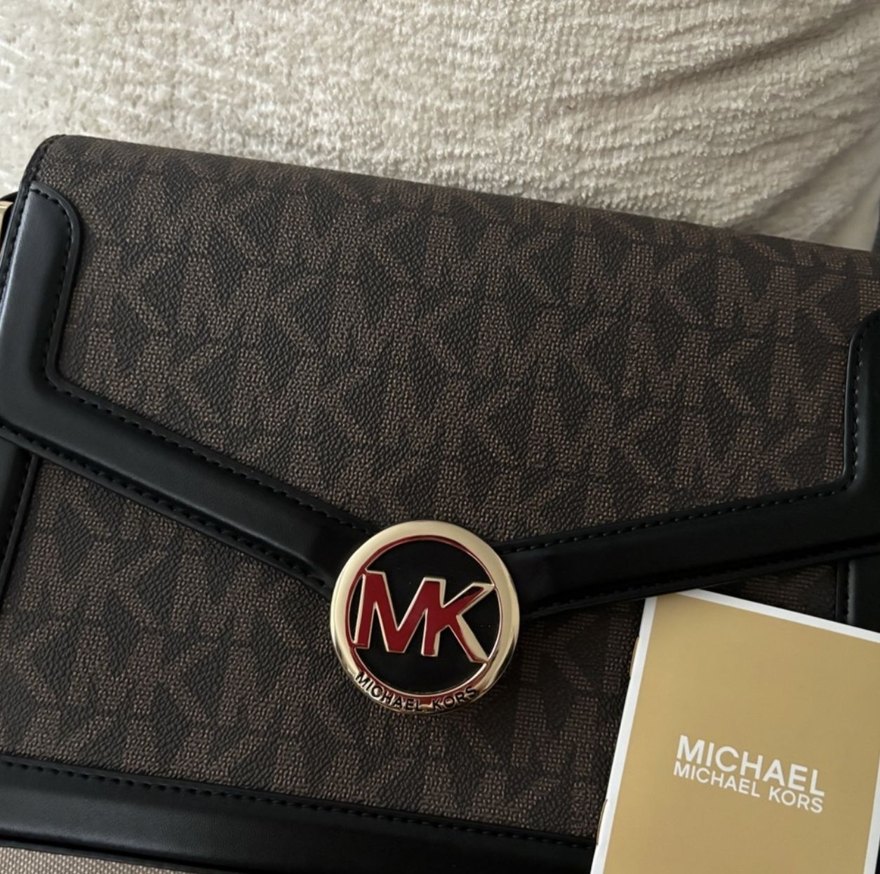 Michael Kors Jessie Medium Logo Shoulder bag.
