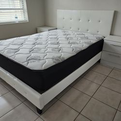 Brand New Queen Bed With Mattress And Nightstands / Cama Queen Con Cojín X