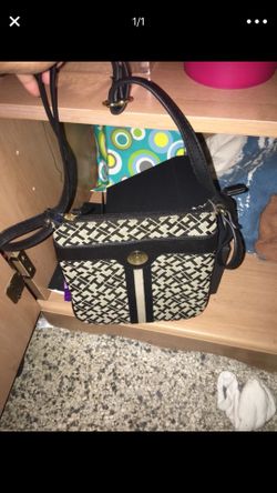Tommy hilfigure 👉👉👉👉mint condition sling purse