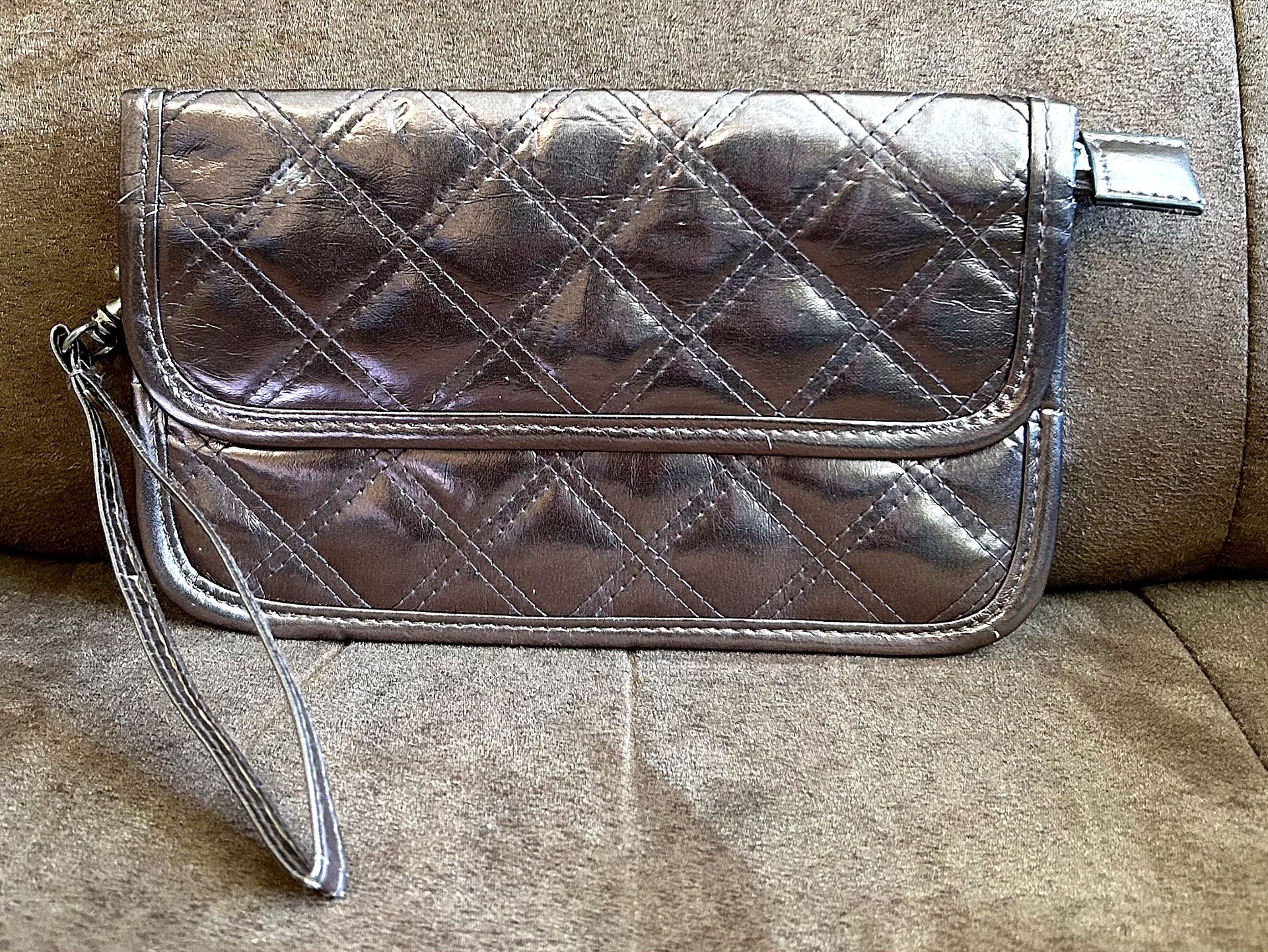 Metallic Grey Wristlet With Quilted Puffed Out Pattern