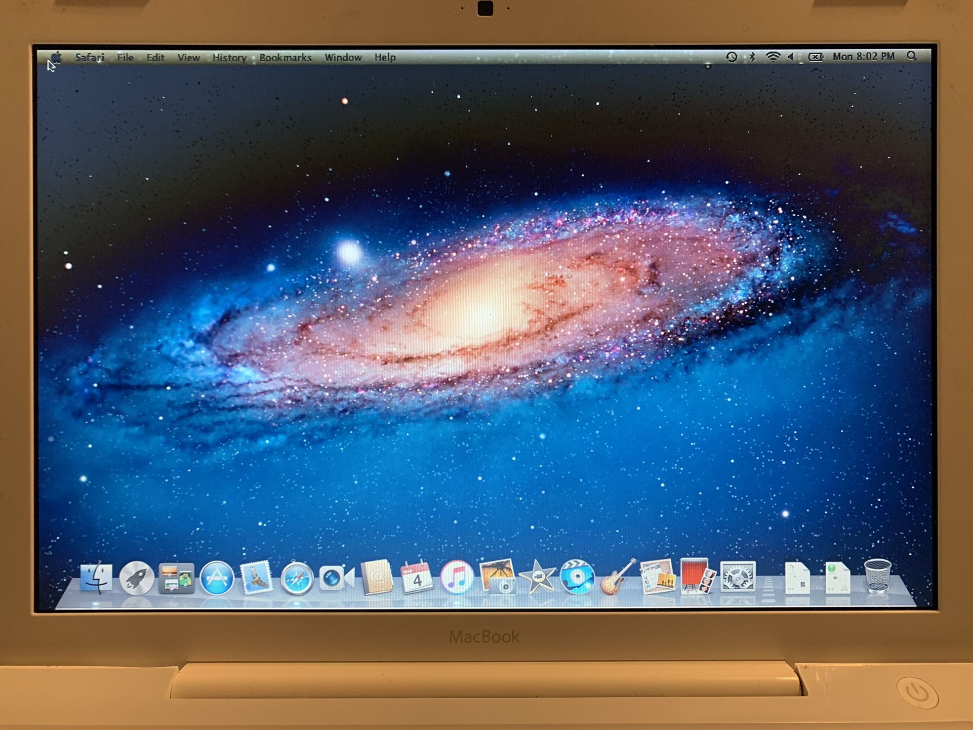Early 2008 MacBook laptop notebook