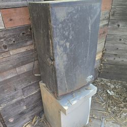 Electric Smoker With Metal Stand