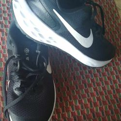 Nike ( 3 5 Y) 🛎️