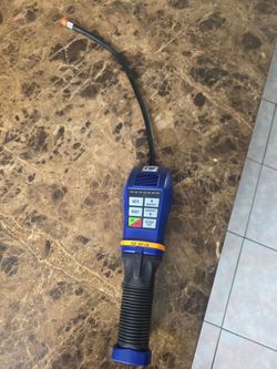 Refrigerant leak detector