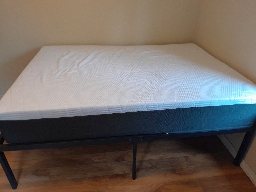 Free Full Size Bed & Frame