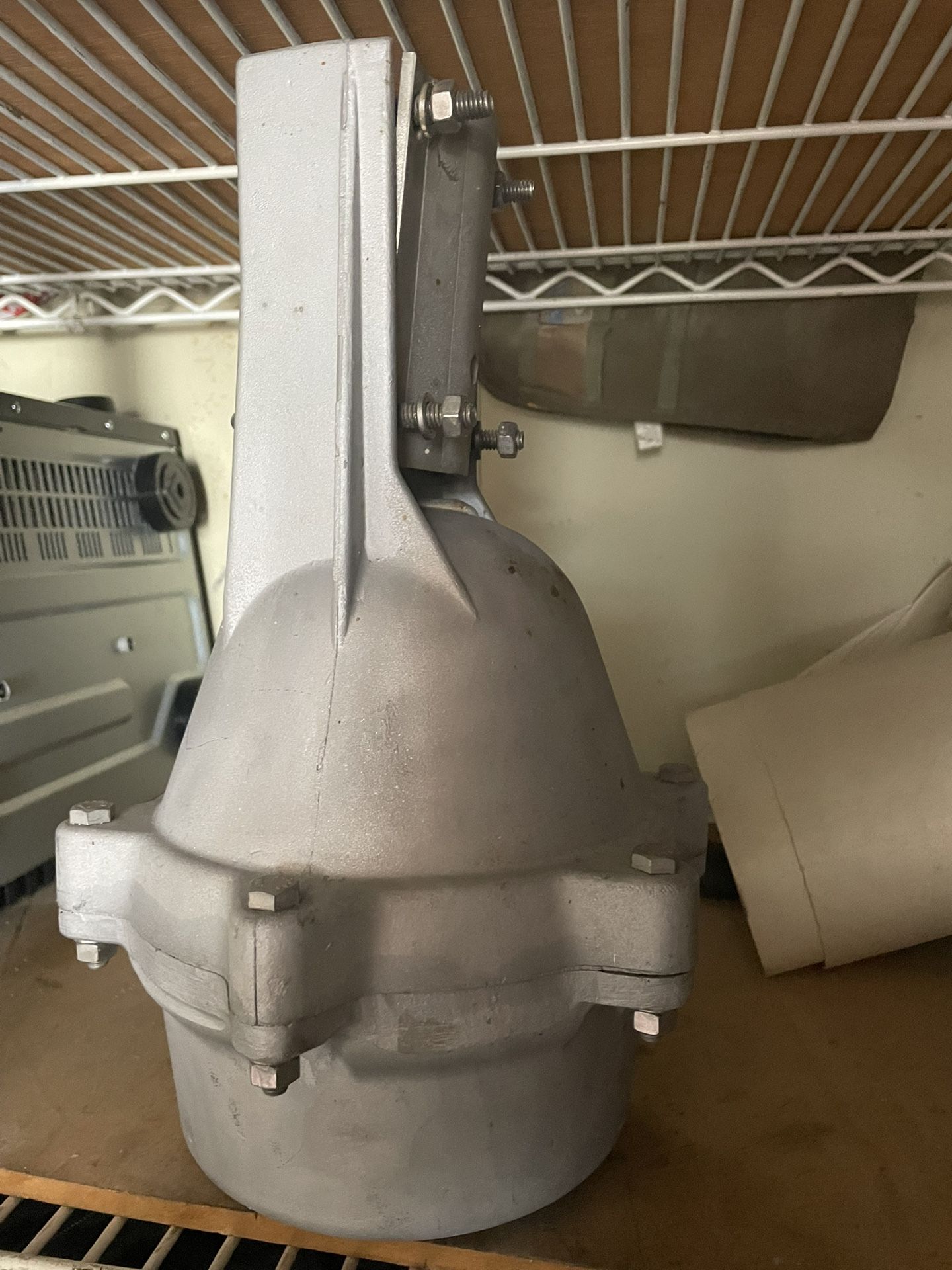Tail twister antenna rotor