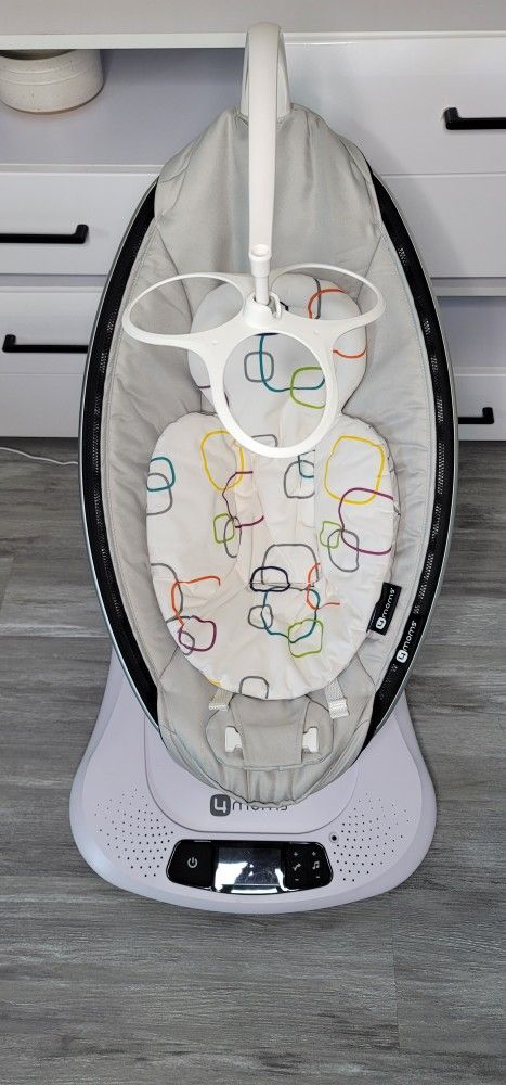 4moms mamaroo baby swing Gray used With Newborn Reversible Insert Multicolor