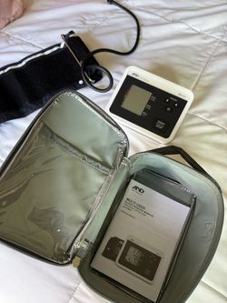 A&D Medical Bluetooth Blood Pressure Monitor + Cuff & Case – Excellent Condition