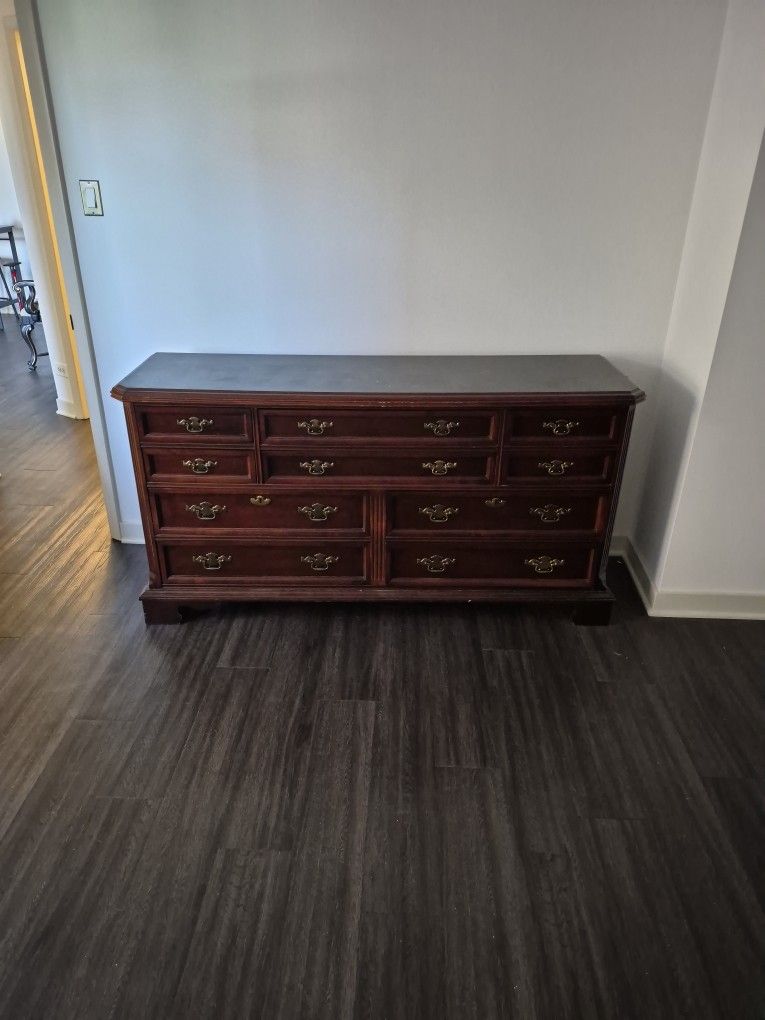 Dresser And 2 End Tables