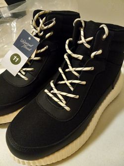 Universal Thread Women Shyla Plataform Hiker Boots