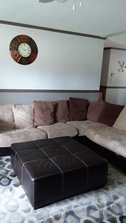 Couches pet and smoke free