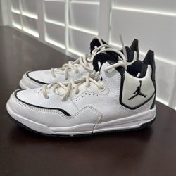 Jordan shoes Size 13 Kids 