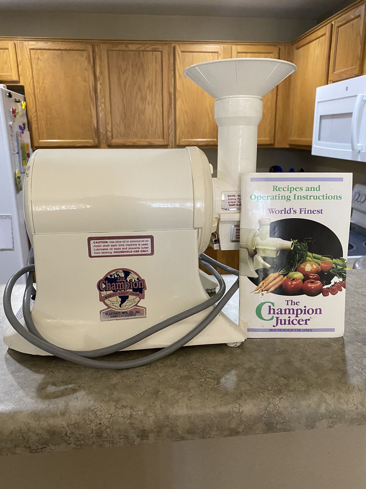 Champion Juicer Model 2000 In Pristine Condition With Its, 56 OFF