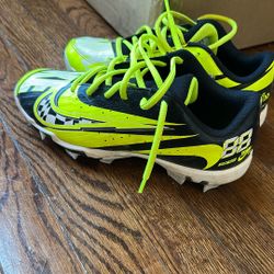 Size Kids  5 Cleats 