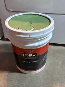 Behr Premium Plus Exterior Flat Paint & Primer Sage Green / Pintura Exterior Verde Salvia 5 Galones