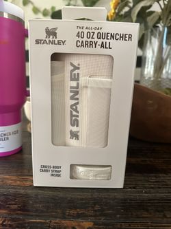 BNWT Stanley 40oz Quencher Carry- All Cream