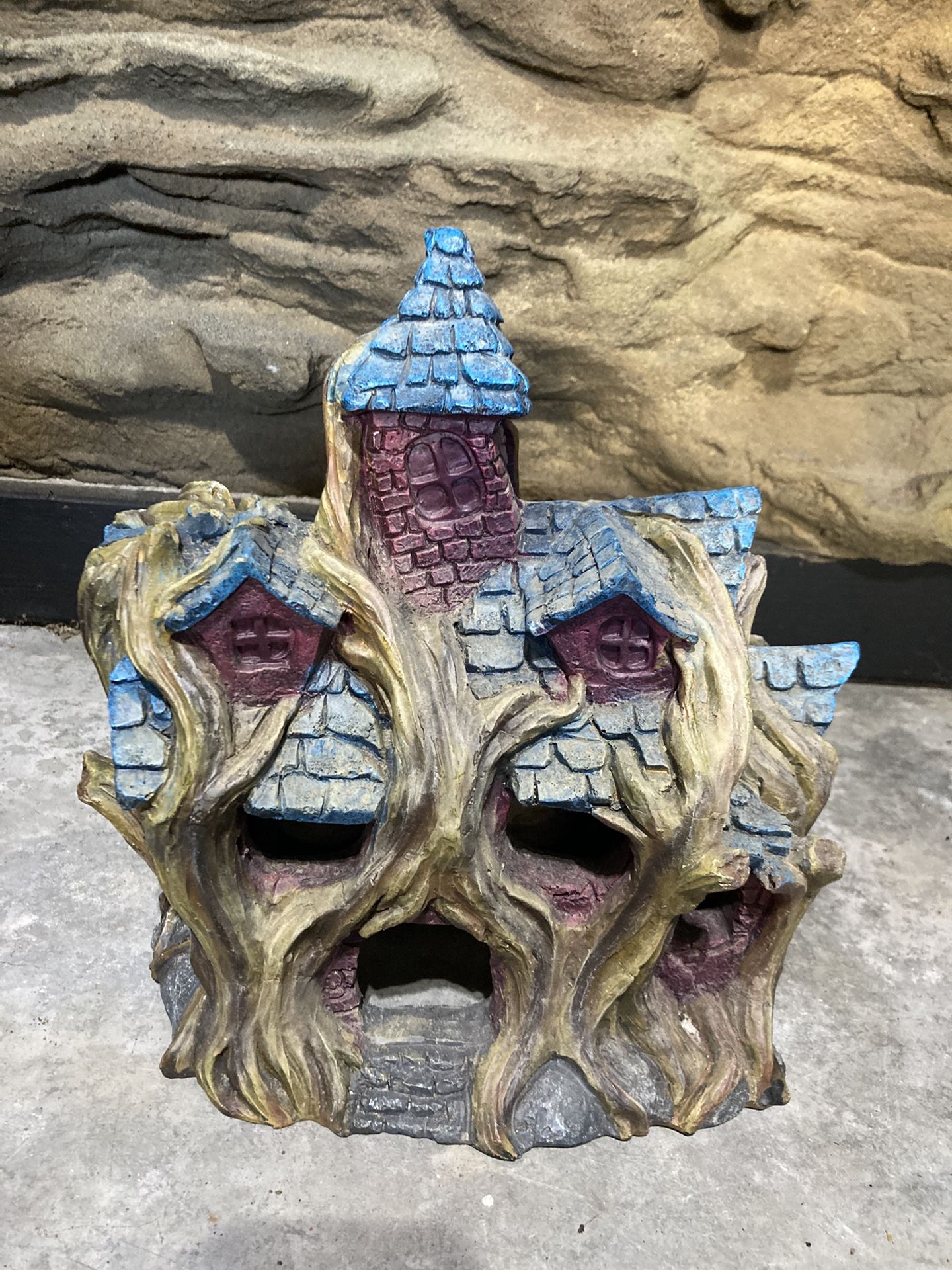 Swamp Hut- Fish Tank