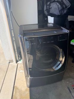 LG SIGNATURE 9.0 cu. ft. Large Smart Wi-Fi Enabled Electric Dryer w/ TurboSteam