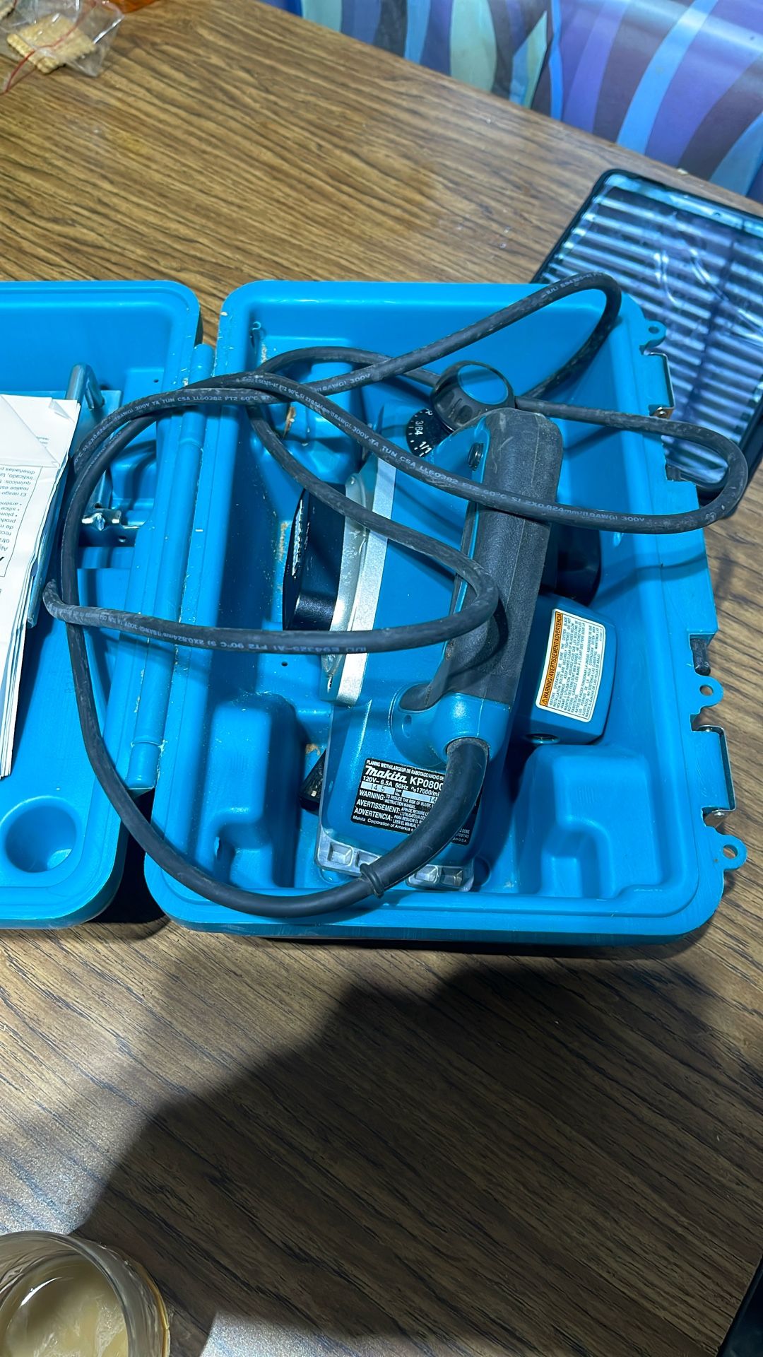 Makita KRO800