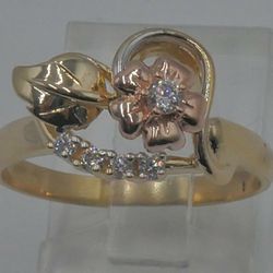 14KT TWO TONE YELLOW AND ROSE GOLD FLOWER DESIGN RING SIZE 8.5  3.8 GRAMS W CZ. 860756-1. 