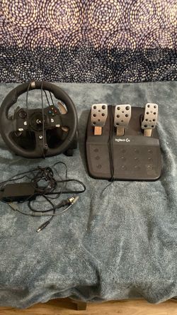 Logitech G920 comes with Xbox one S adapter piece