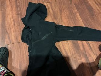 Black Nike tech