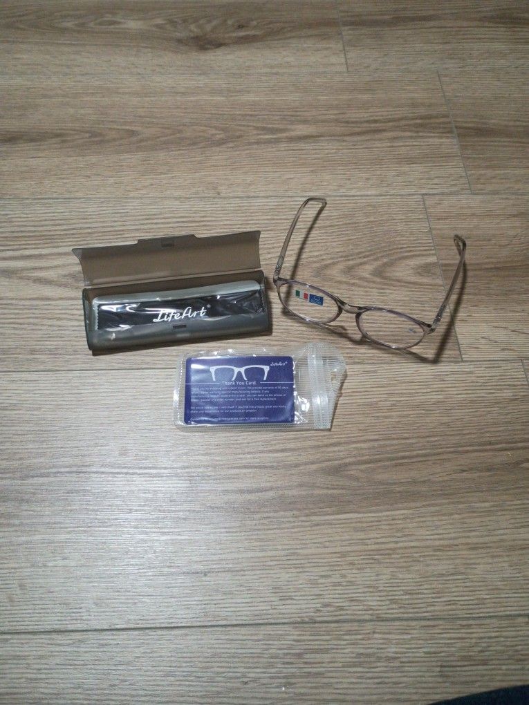 Eye Glasses & Eye Glasses Repair Kit 