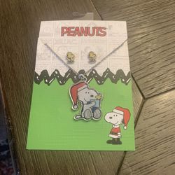 NEW SNOOPY EARRINGS AND NECKLACE SET