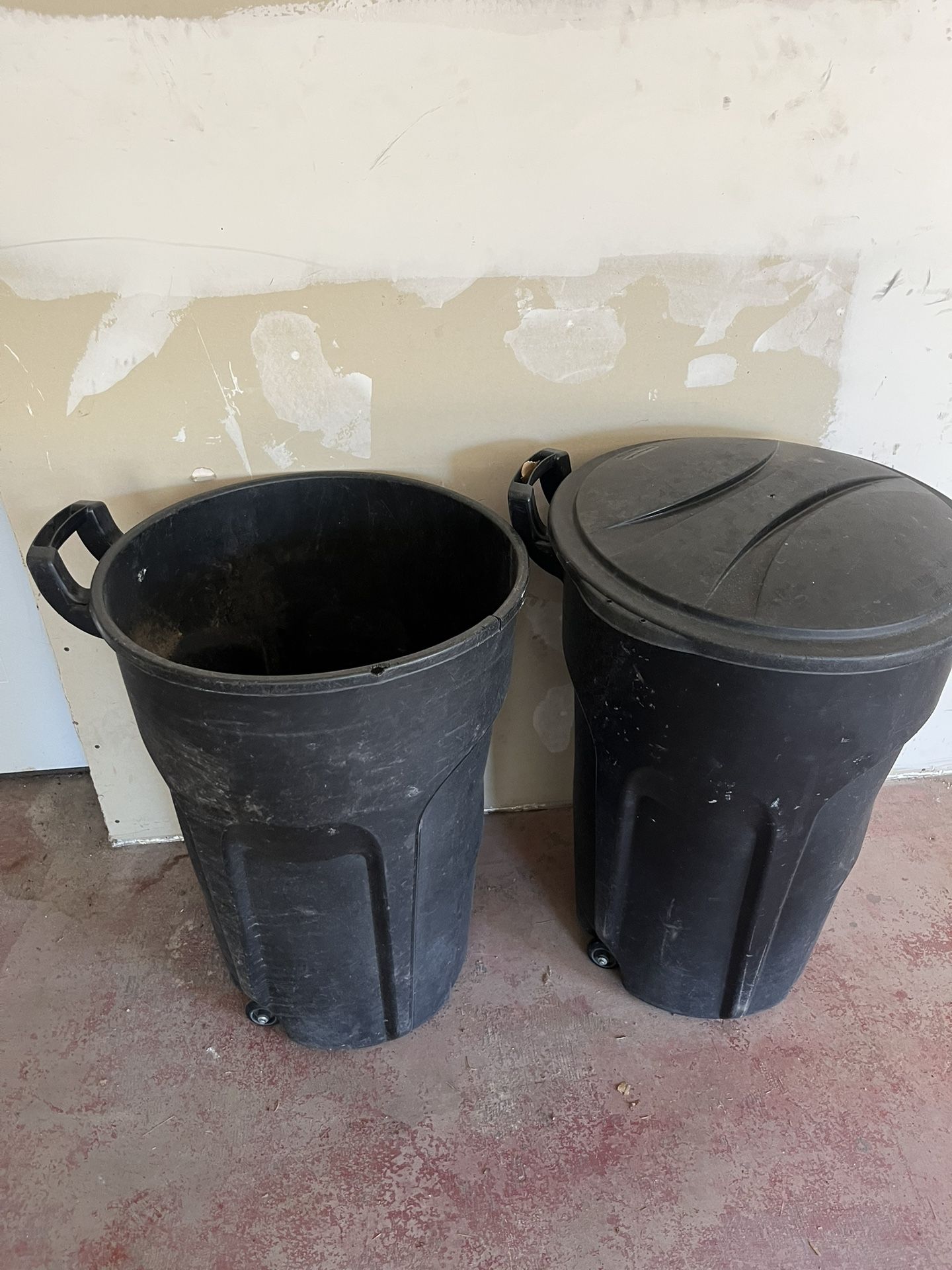 2 Trash Cans Lightly Used