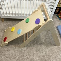 Pikler Triangle Climber with ramp