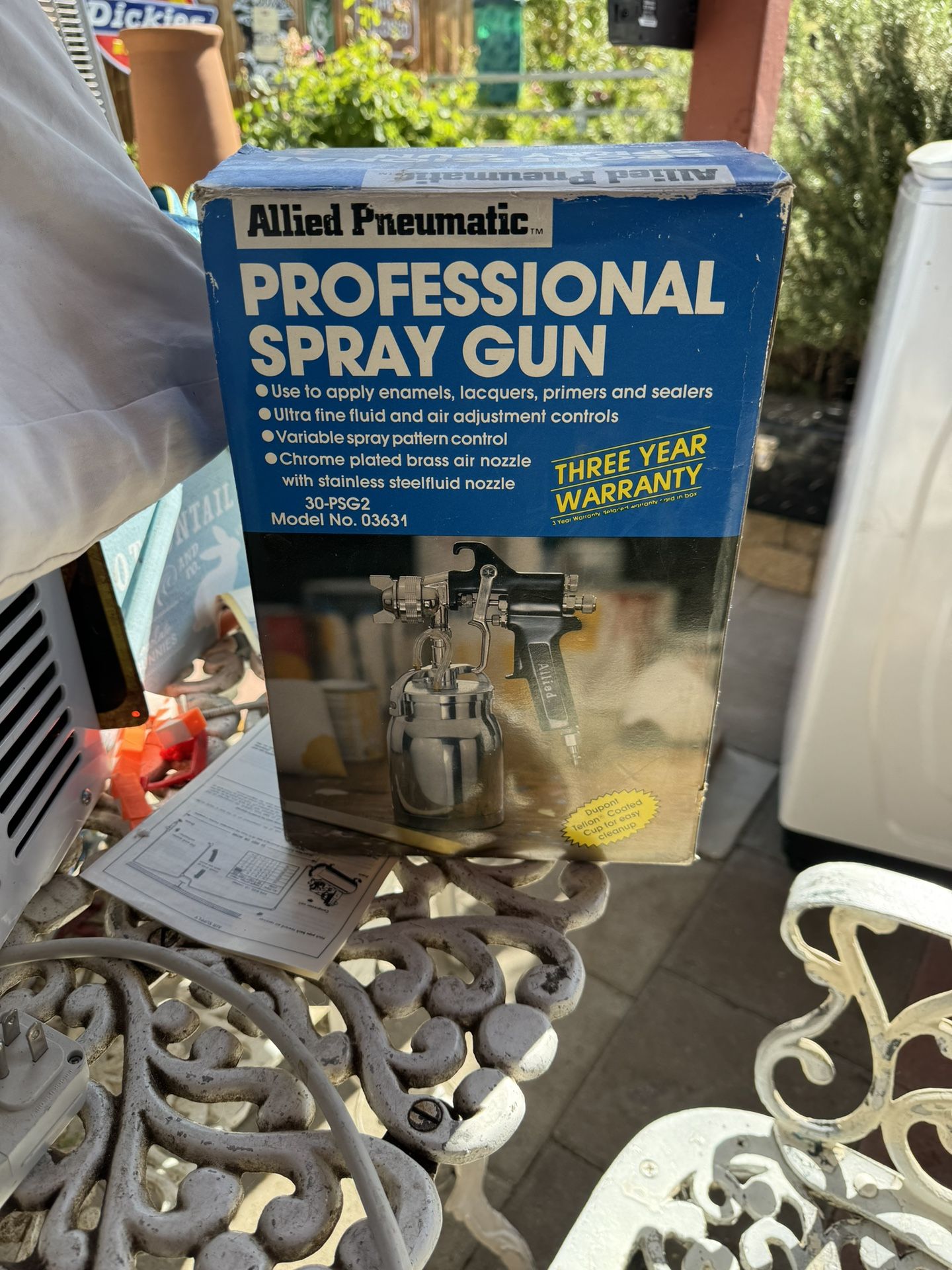 ALLIED Pneumatic. Professional Spray Gun 30 PSG2. Model. No. 03631