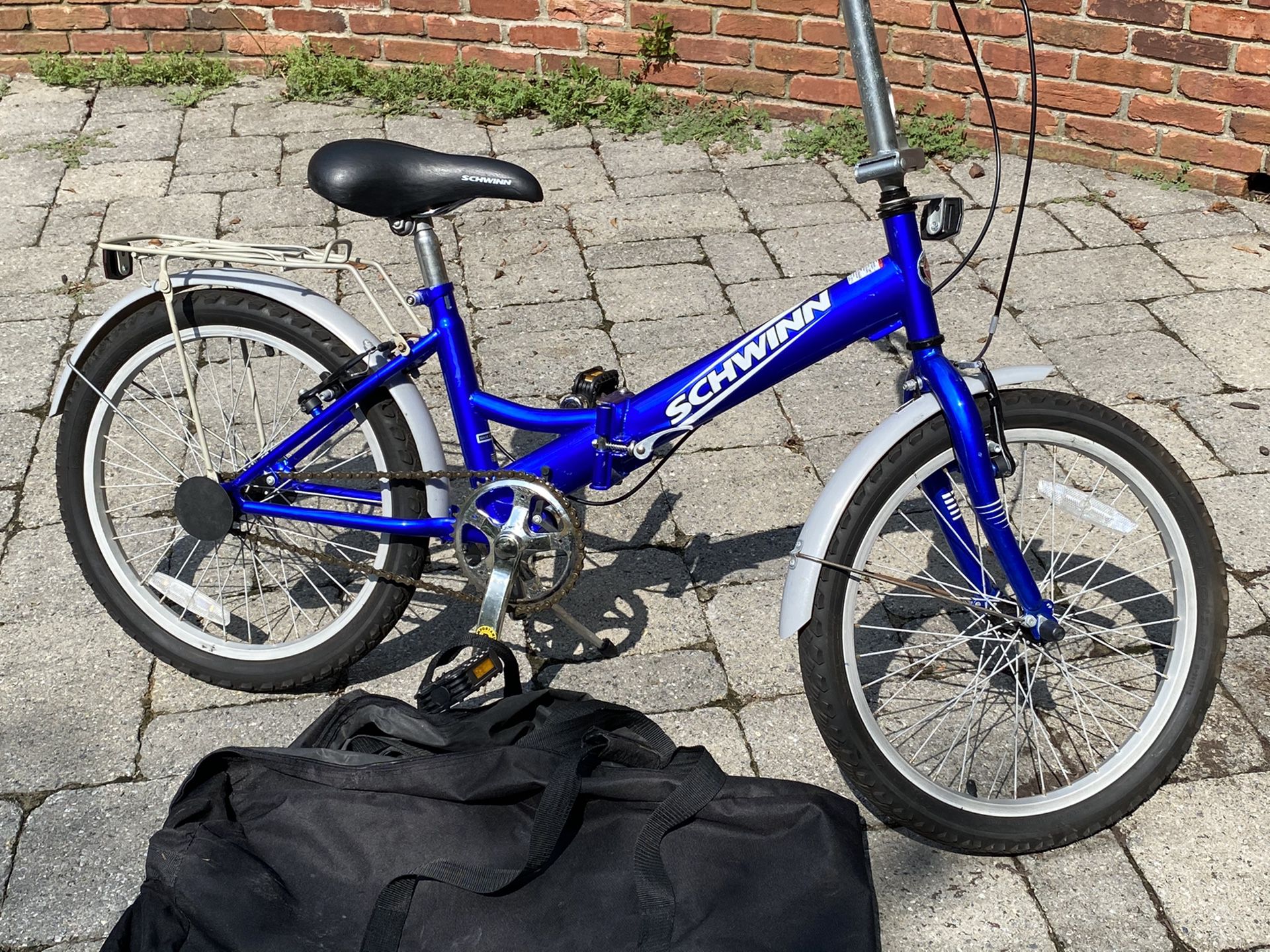 Schwinn folding bike with bag excellent condition