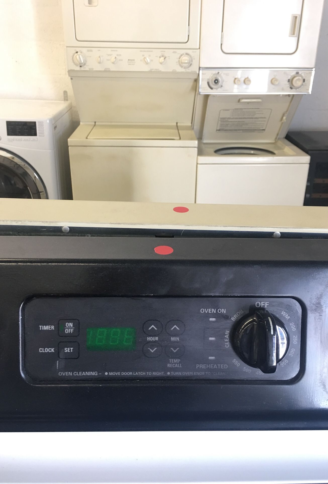 Black and White Kenmore Stove! Excellent conditions! 4 months of warranty and fast delivery