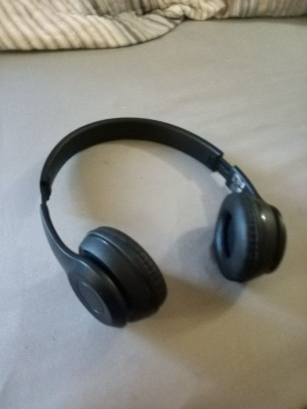 Bluetooth Headphones With Charger! Bangers 🎇🎆