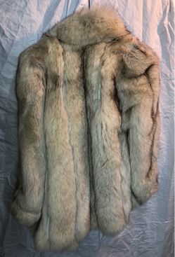 Vintage blue fox Saga Fox fur coat, size L-XL Pre owned but in great condition