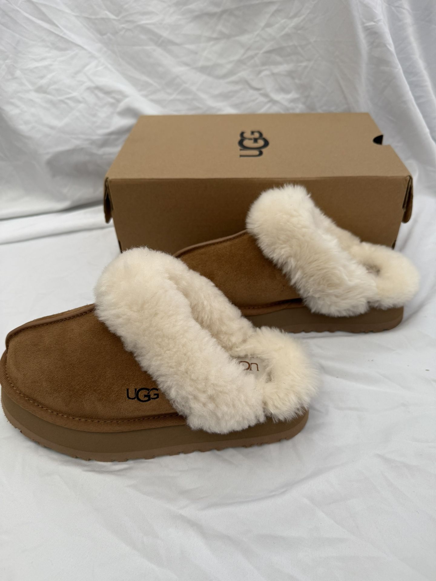 Brand New UGG Women's Disquette Slipper - size 5