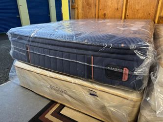 LIKE NEW - Stearns & Foster Queen Mattress - Delivery Available  
