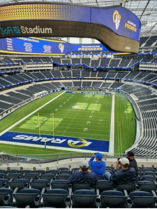 Los Angeles Rams Vs Arizona Cardinals 2 Tickets Plus Pink Parking Pass (Tailgating) Wild Card Game! Monday Night Football!!!
