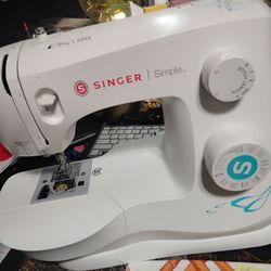Singer Sewing Machine. Simple. Works. Clean