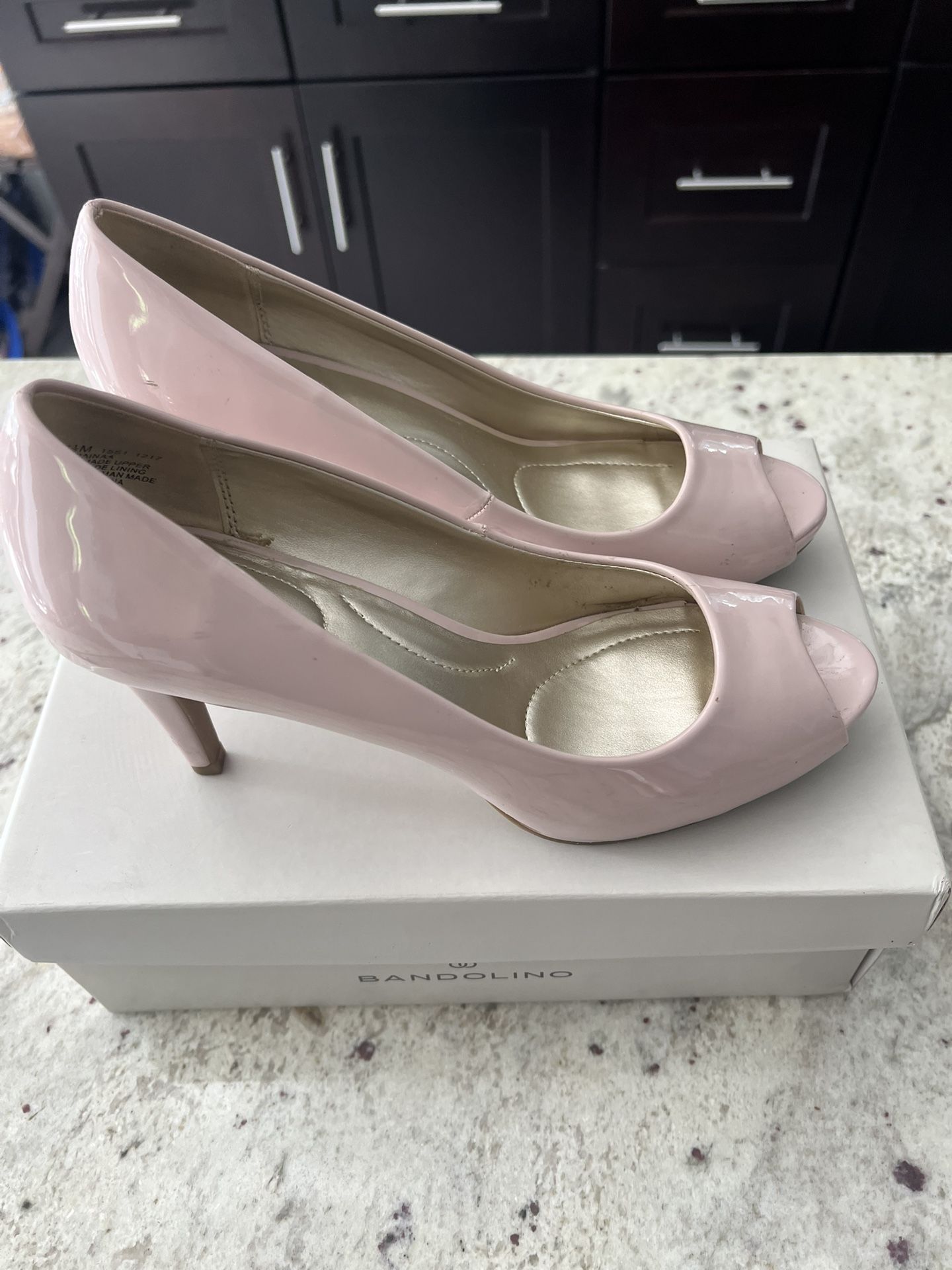 WOMAN SHOES SIZE 7.5