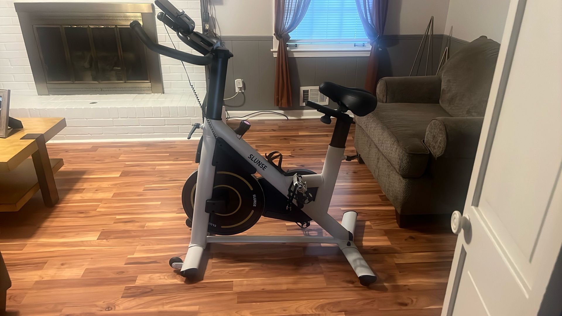 SLUNSE EXERCISES BIKE  80.00 Dollars 