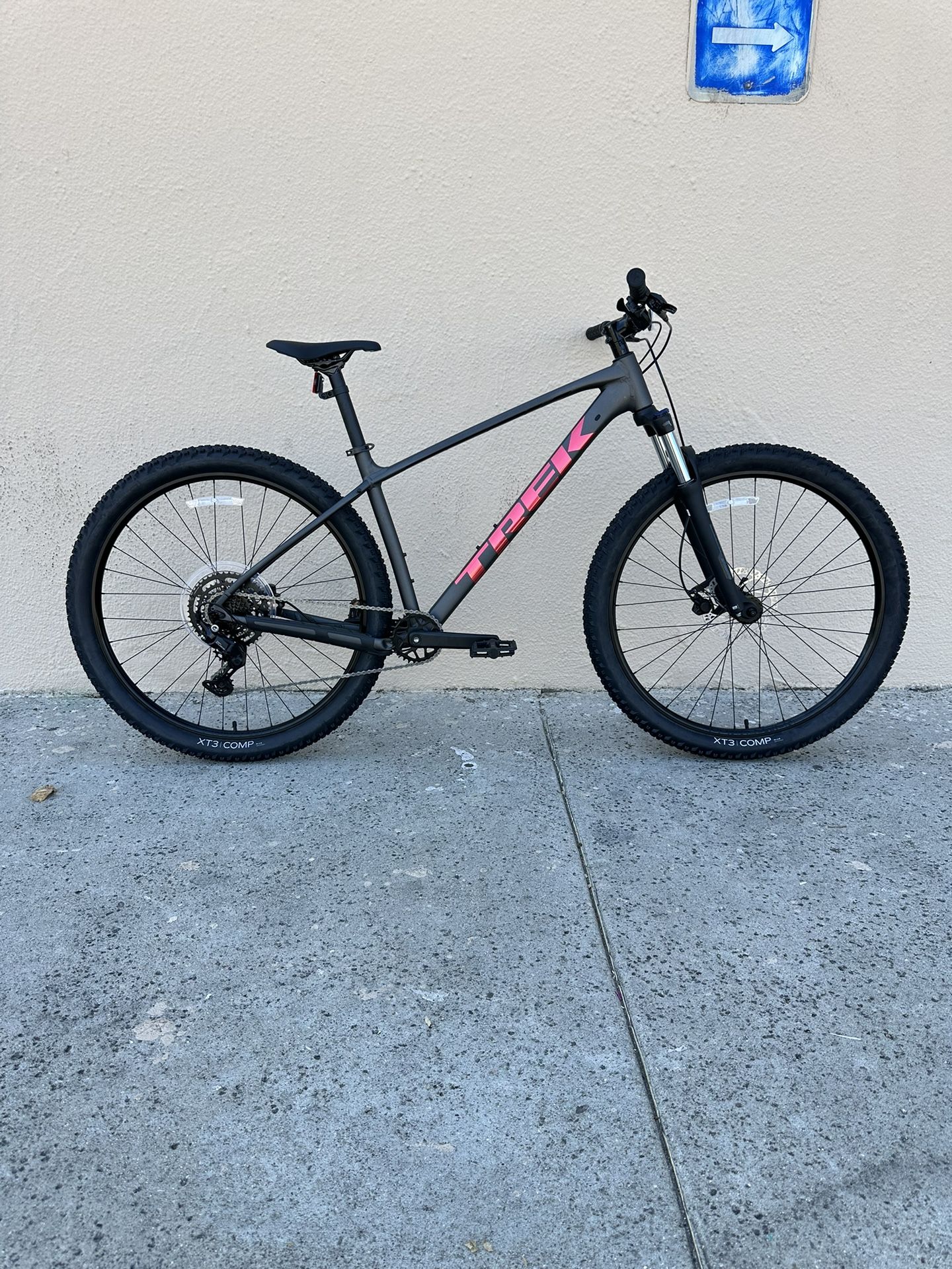 BRAND NEW 2025 Trek Marlin 5 Gen 3 Mountain Bike