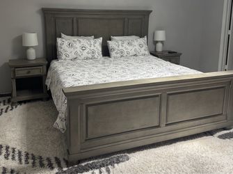 Bedroom Furniture Set