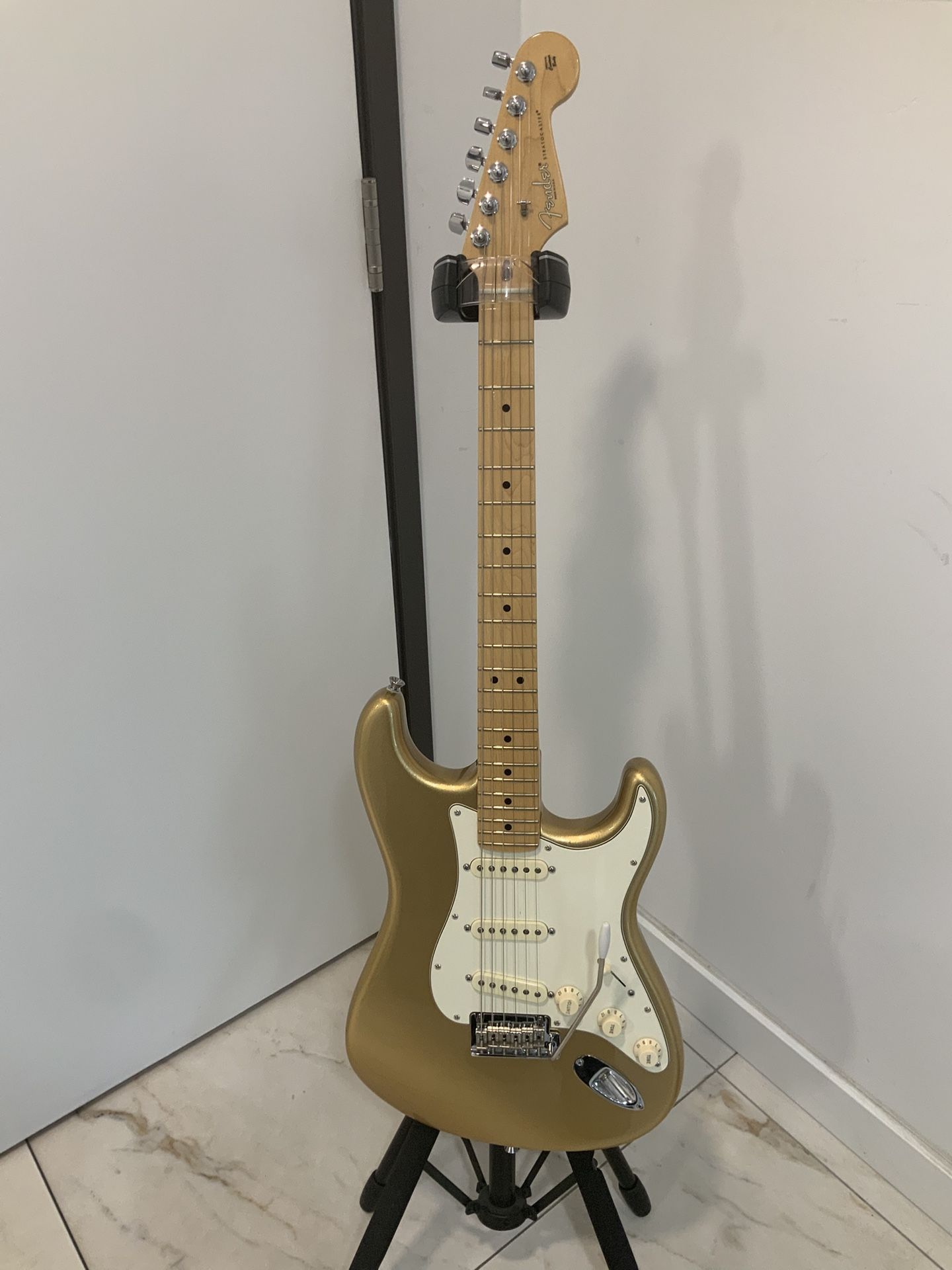 Fender 60th Anniversary Aztec Mystic Gold Made In USA 9.0 Condition With Fender Hard Shell Case
