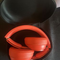 Beats Solo Pro Red