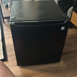Kenmore Mini Refrigerator 