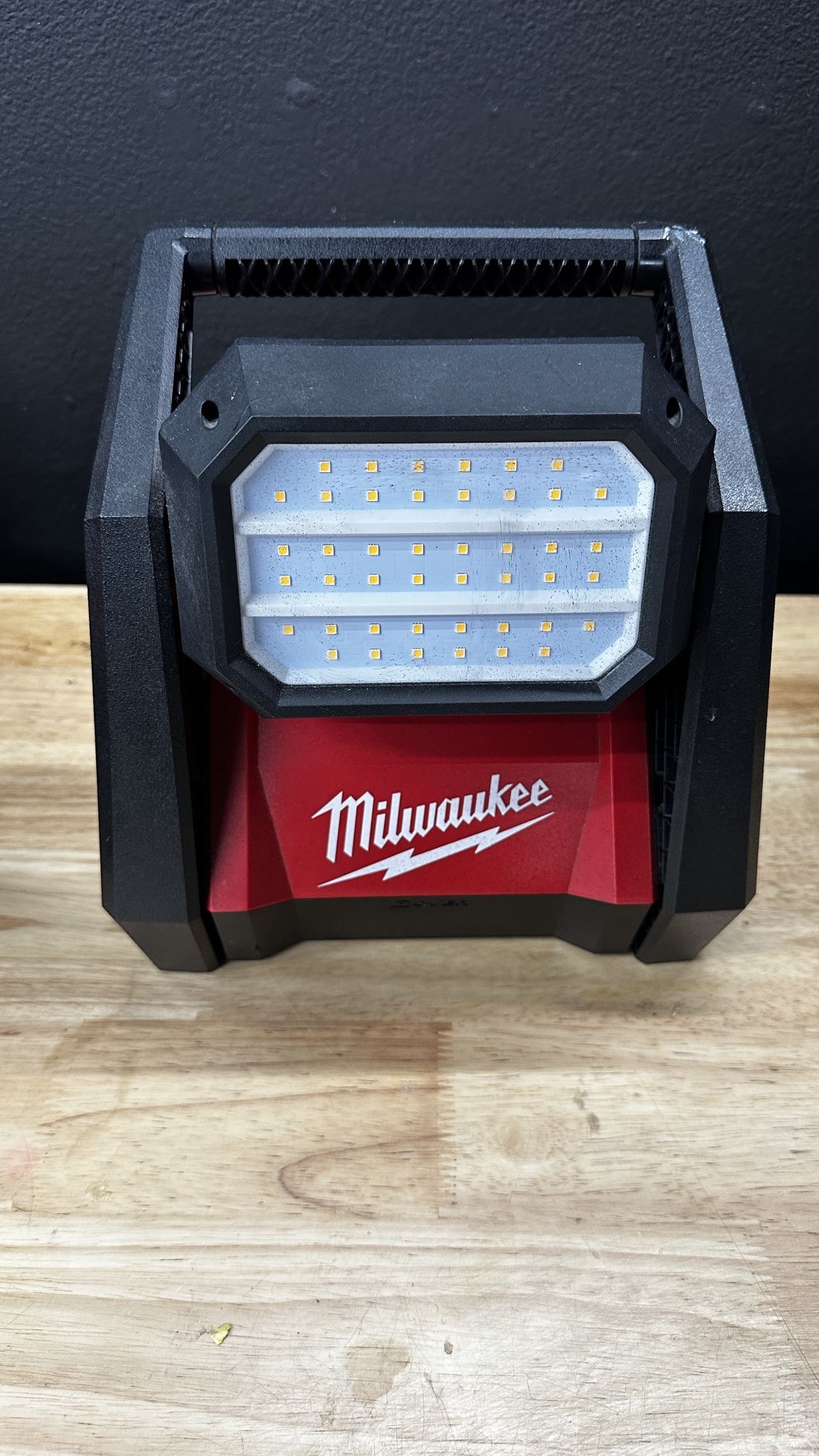 Milwaukee Light 4000 Lumens